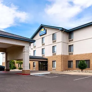 Days & By Wyndham International Airport Hotel Denver